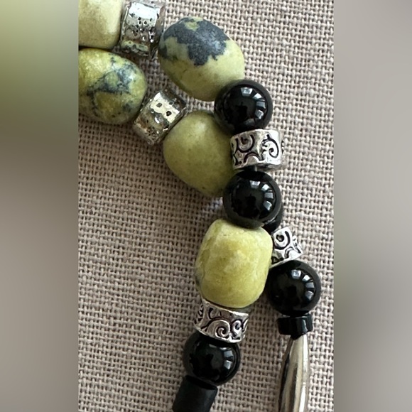 Beautiful 24 inch African Yellow Turquoise and Onyx bead Necklace NWOT - Picture 10 of 13